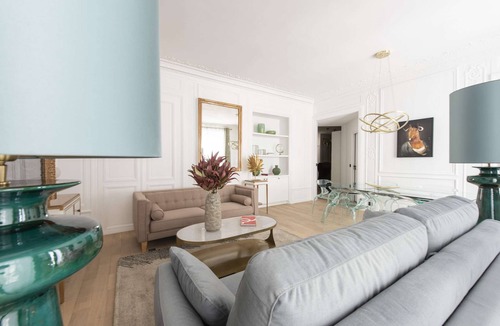 2nd Arrondissement Apartment | CONTEMPORARY CITY ESCAPE WITH DESIGNER TOUCHES AND FULL MODERN AMENITIES