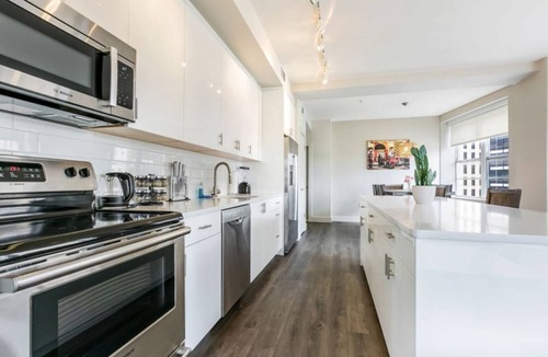 Central Business District Hotel | Contemporary Condo near Local Attractions