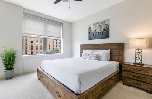 Central Business District Hotel | Contemporary Condo near Local Attractions