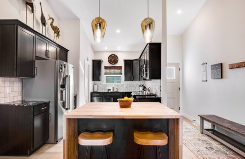 Baraboo House | Contemporary house with central AC, gas fireplace, gas grill, and full kitchen