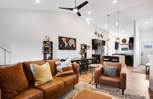 Baraboo House | Contemporary house with central AC, gas fireplace, gas grill, and full kitchen