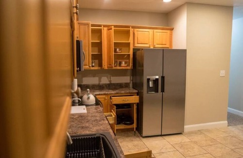 Kreole Apartment | Contractor's Choice · 3BR · Near Ingalls/Chevron