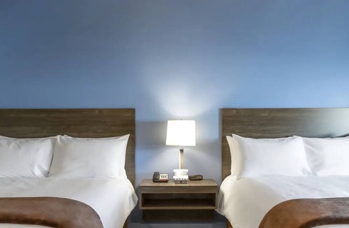 Tucson Hotel | Convenient Tucson Stay with Full Kitchen, Near Downtown Tucson!