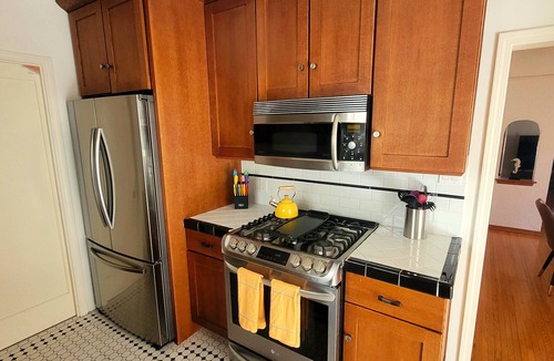 Ventura House | Cool 1920's Spanish House minutes from the beach!