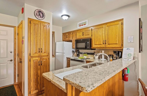 Fish Creek Condo | Cool 2-bedroom condo with walk-in shower in charming Fish Creek