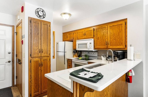 Fish Creek Condo | Cool 2-bedroom condo with walk-in shower in charming Fish Creek