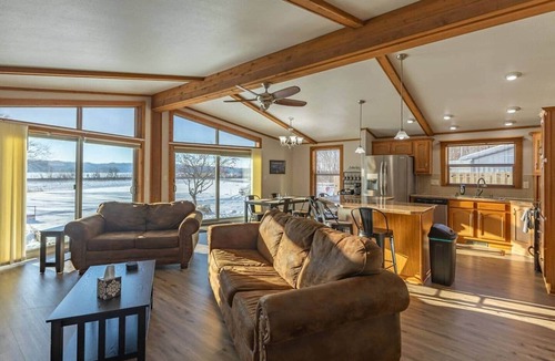 Ferryville House | Copper Creek Getaway Sleeps 6 Hot Tub