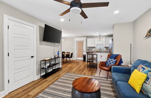 Biloxi Cottage | Coral Cottage on the Coast - Relax just steps from the beach!