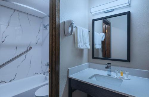 Owatonna Hotel | Coratel Inn and Suites by Jasper Owatonna