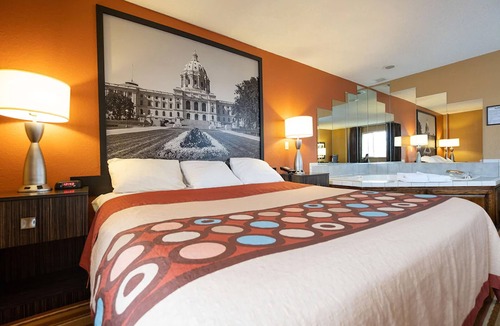 Blaine House | Coratel Inn & Suites Blaine - Family Suite with Jacuzzi Oversized Non-Smoking