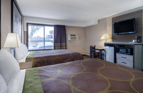 Owatonna Hotel | Coratel Inn & Suites by Jasper Owatonna - Comfort 2 Queen Bed NS