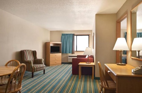 New Richmond Hotel | Coratel Inn & Suites New Richmond - Comfort 2 Queen Bed Non-Smoking