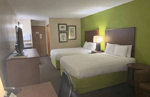 Black River Falls Hotel | Coratel Plus Suites by Jasper Black Riverfalls - 2 Queen Beds Non-Smoking