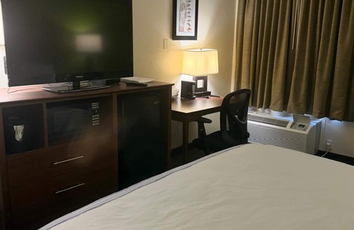 Black River Falls Hotel | Coratel Plus Suites by Jasper Black Riverfalls - 2 Queen Beds Non-Smoking
