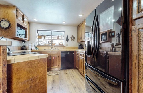 Mammoth Lakes Condo | Corner Large Unit. Washer/Dryer. Great Complex Amenities, Near Kids Park