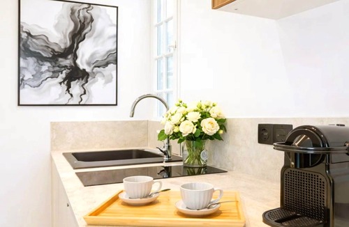 Saint-Merri Apartment | Cosy deluxe studio - Louvre Museum