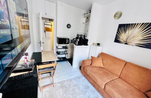 Epinettes Apartment | Cosy Paris 2P Vue Tour Eiffel