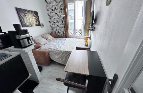 Epinettes Apartment | Cosy Paris 2P Vue Tour Eiffel