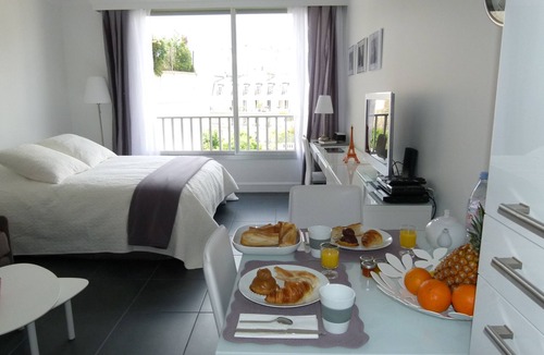 Ternes Condo | Cosy parisian place at Arc de Triomphe