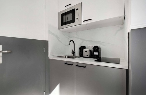 18th Arrondissement Apartment | Cosy Studio for 2P with A/C - Near Montmartre