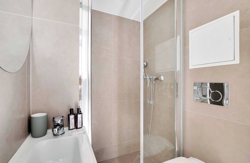 18th Arrondissement Apartment | Cosy Studio for 2P with A/C - Near Montmartre