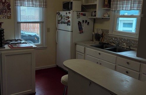 Faribault House | Cottage cozy 3bdrm, 1.5 baths in soothing Faribault nestled on the East side.