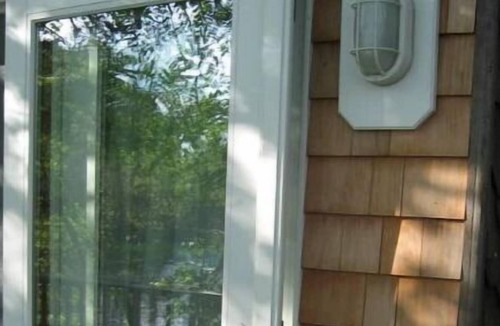 Falmouth Cottage | Cottage facing fresh water pond