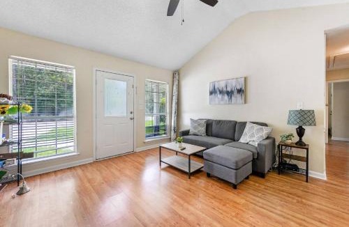 Diamondhead House | Cottage in Diamondhead