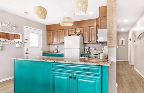 Fort Morgan House | COTTAGE ON THE SHORE! WEEKLY DISCOUNTS 30%! MONTHLY DISCOUNTS 40%!