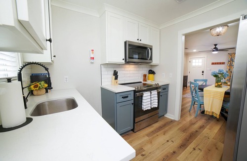 Laurel Cottage | Cottage Row: Leontyne