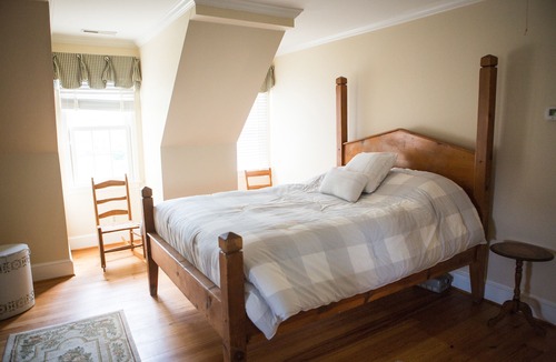 Blue Ridge House | Country Cottage on 1700’s Horse Farm/Wedding Venue