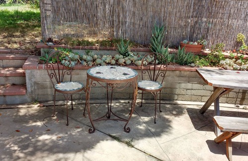 Fallbrook Cottage | Country Cottage with hilltop views - Families and Pets welcome!