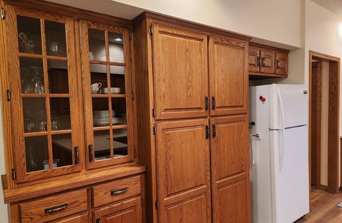 Hutchinson House | Country Home Sleeps 6 Adults, Lg Living & Kitchen Fire Pit, Crow River Winery