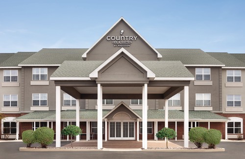 Marinette Hotel | Country Inn & Suites by Radisson, Marinette, WI
