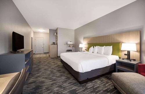 Freeport Hotel | Country Inn & Suites by Radisson, Freeport, IL