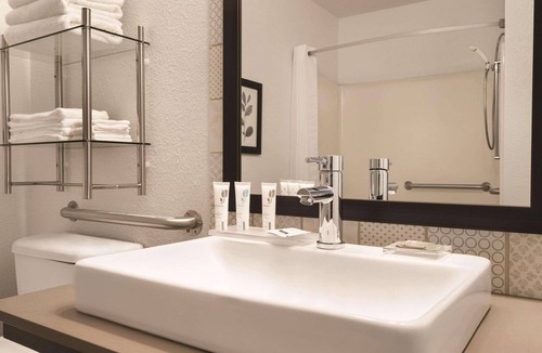 Detroit Lakes Hotel | Country Inn & Suites by Radisson, Detroit Lakes, MN