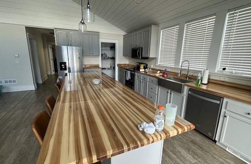 Palo Alto County House | Country lake house getaway accommodating large family-sized fun!