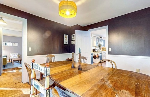 Sunderland House | Countryside mountain-view retreat with screened porch, near ski resorts & golf