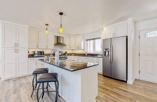 Oxford House | Countryside retreat with modern amenities, game room, & beautiful view