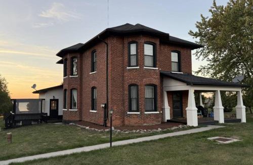 Carrying Place House | County Cove - Newly Renovated Century Home