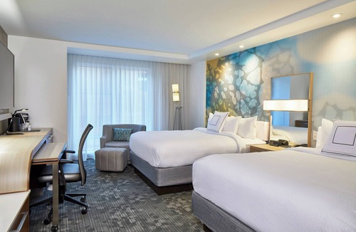 Locust Point Hotel | Courtyard by Marriott Baltimore Downtown/McHenry Row