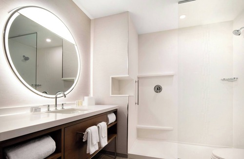 Clovis Hotel | Courtyard by Marriott Fresno Clovis