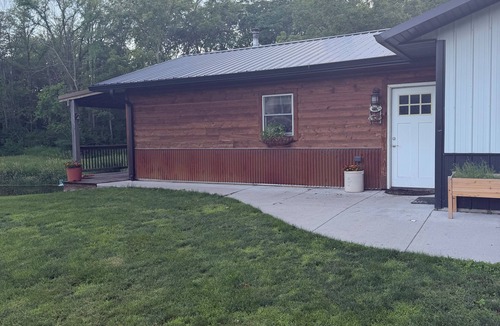 Berwick Cabin | Cozy 1-bedroom cabin in lovely Bondurant with a view