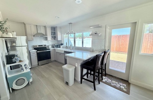 Clovis Cottage | Cozy 1-bedroom cottage in beautiful Clovis with AC and private outdoor patio
