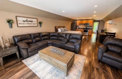 Duluth House | Cozy 1 bedroom garage loft just outside duluth