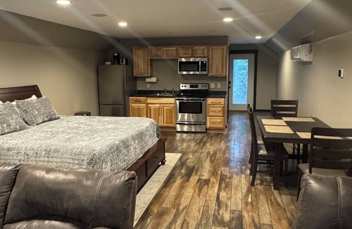 Duluth House | Cozy 1 bedroom garage loft just outside duluth