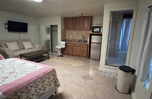 Cal Heights House | Cozy 1-bedroom house with AC in excellent Long Beach location