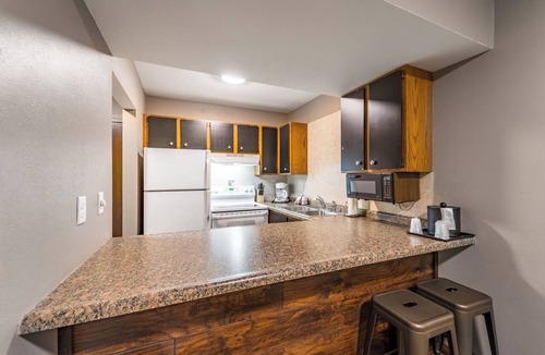 Rib Mountain Apartment | Cozy 1 Bedroom located on Granite Peak, Unit 2