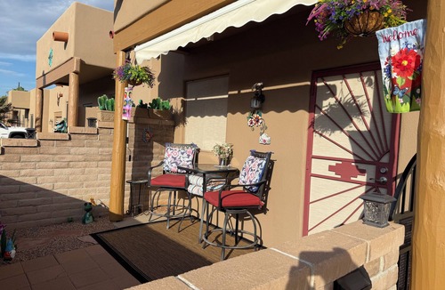 Green Valley House | Cozy 2 bed 2 bath Santa Fe style, 55+ Senior Community Green Valley town home.