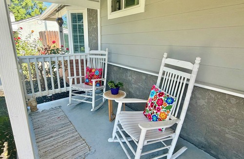 Pleasant Hill House | Cozy 2 bed, 2 bath home, walking distance to everything! Big yard. Dog friendly!
